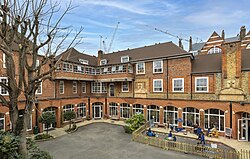 Escola Preparatória St James - Kensington.jpg