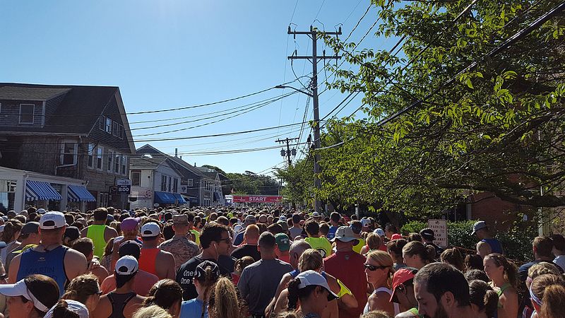 File:Starting Line of the 2016 Falmouth Road Race.jpg