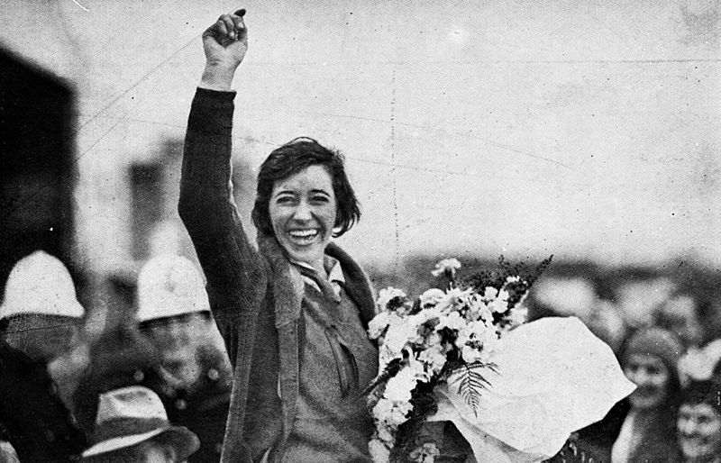 File:StateLibQld 2 195271 Aviator Amy Johnson waves to the crowd after landing at Brisbane, 1930.jpg