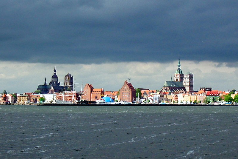 File:StralsundVistaStrealsund.jpg