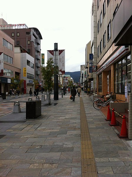 File:Street in Nara.jpg