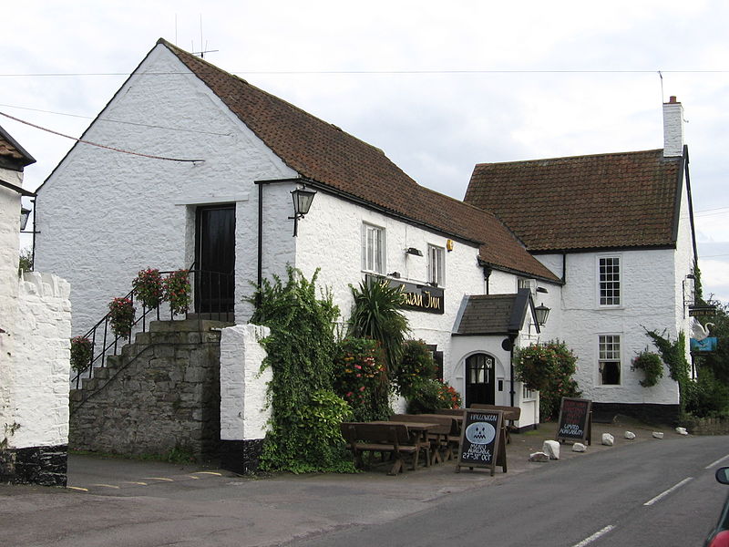 File:Swan Inn Tockington.jpg