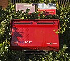 Alter roter Briefkasten mit der Aufschrift TPG Post