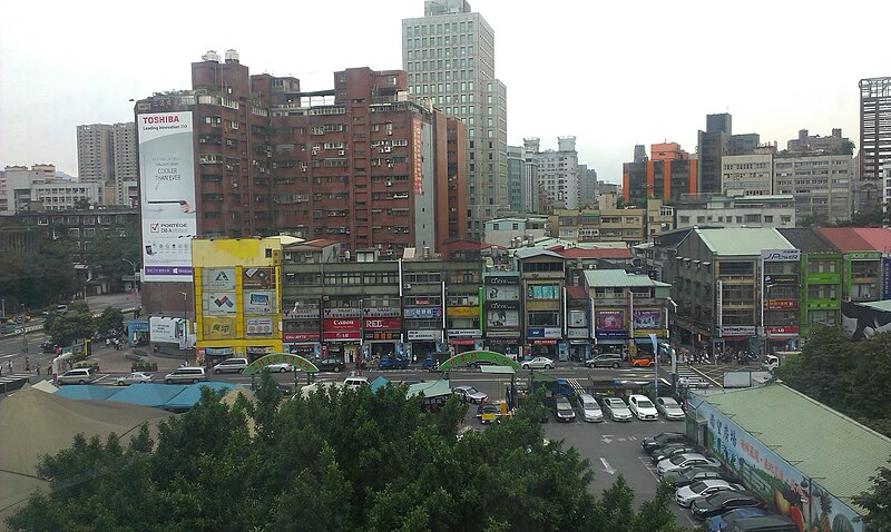 File:Taipei Hope Plaza and Bade Road 20140511.jpg