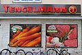 An der Außenfassade eines Münchener Tengelmann-Markts wurde 2012 die Bio-Eigenmarke Naturkind beworben.