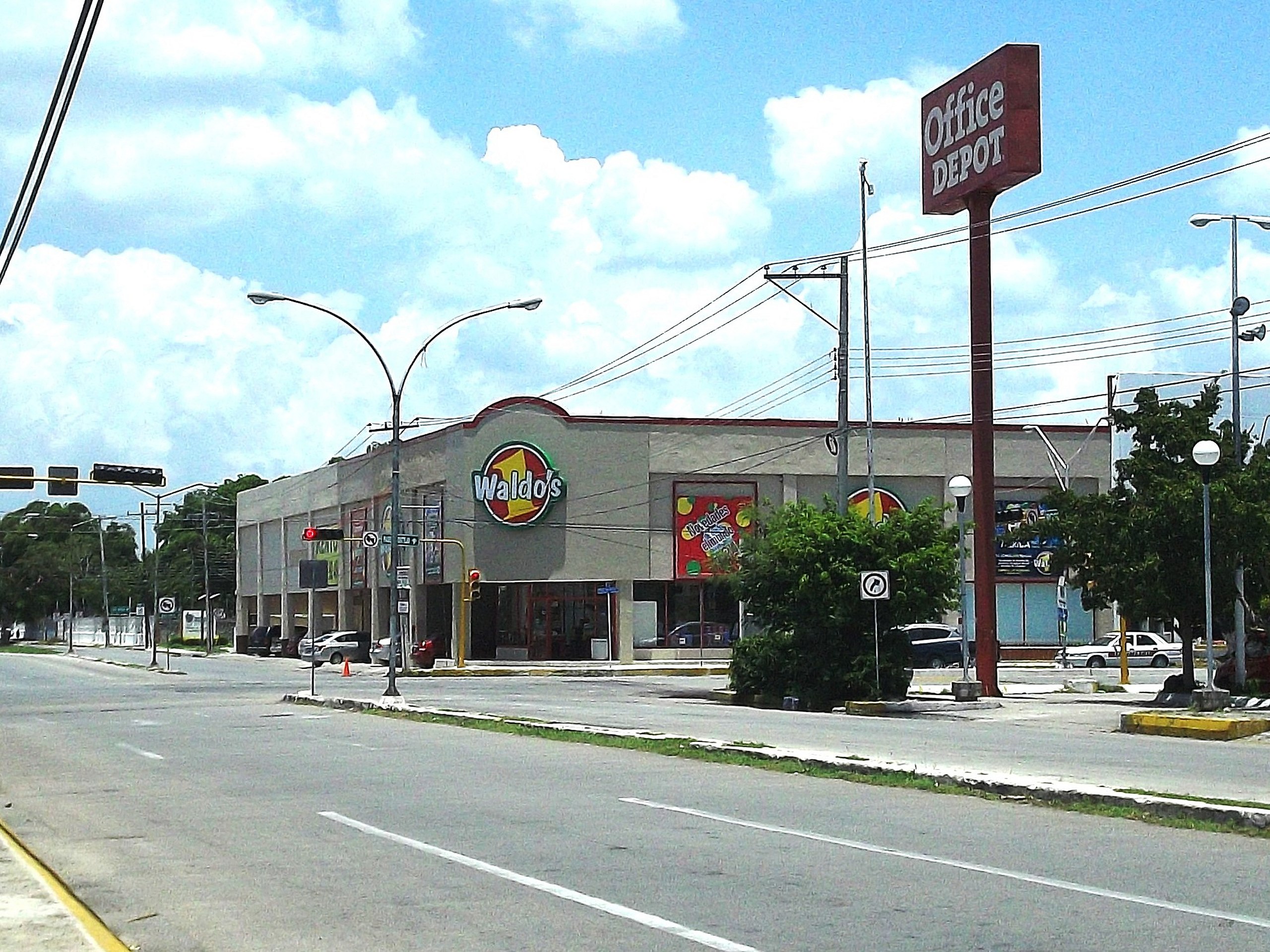 Archivo:Tienda Waldo's, Mérida, Yucatán (01).jpg - Wikipedia, la  enciclopedia libre