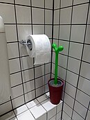 Toilettenpapier überhängend