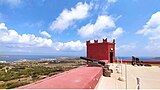 A torony ágyúi őrzik a Mellieħa-öblöt