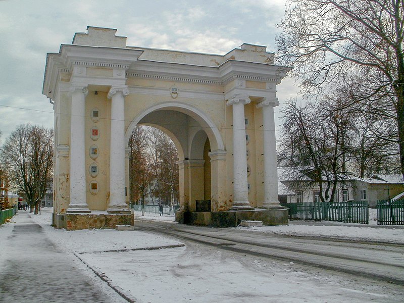 File:Triumphal Arch (Novhorod-Siverskyi).JPG