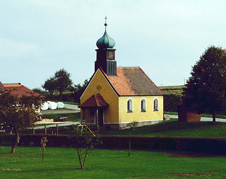 File:Trobelsdorf Kapelle (01).jpg