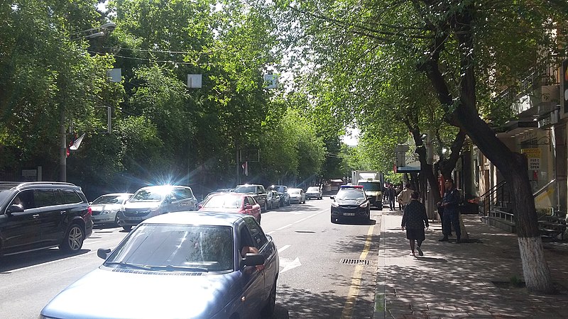 File:Tumanyan Street Yerevan 16.jpg