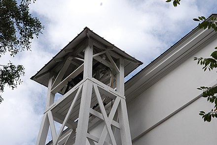 The ringing of the Chapel Bell is a tradition held by students and alumni of the University of Georgia