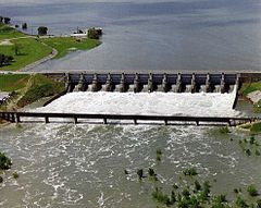 USACE Lavon Lago kaj Dam.jpg