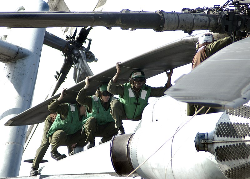 File:US Navy 050610-N-8154G-008 U.S. Marines, assigned to Marine Heavy Helicopter Squadron Four Six One (HMH-461), secure the rotors of a CH-53E Super Stallion helicopter after flight operations.jpg