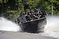 US Navy 090805-N-4205W-142 Chef d'état-major roumain Adm. Gheorge Marin et les membres de son personnel monter dans un bateau d'opérations spéciales-riverine lors d'une visite à la Naval Small Craft Instruction and Technical Training School.jpg