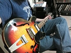 ES330 Thinline Hollowbody Modell