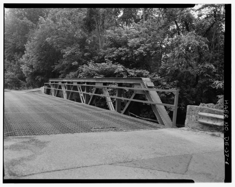 File:VIEW NORTHWEST, DETAIL OF DECK, TRUSS, AND STEEL HANDRAIL - Thompson's Station Bridge, Spanning White Clay Creek on Chambers Rock Road (N329), Newark, New Castle County, DE HAER DEL,2-NEWCA,47-6.tif