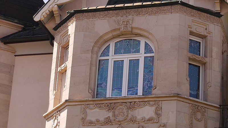 File:Villa Schuler, Hauptstraße 71 Blattmaske.jpg