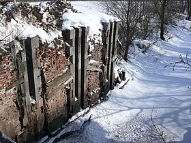 Остатки шлюзовых сооружений на Вишерском канале в Новгородской области