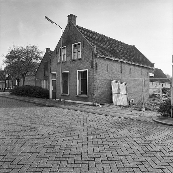 File:Voor- en rechter zijgevel - Puttershoek - 20183936 - RCE.jpg