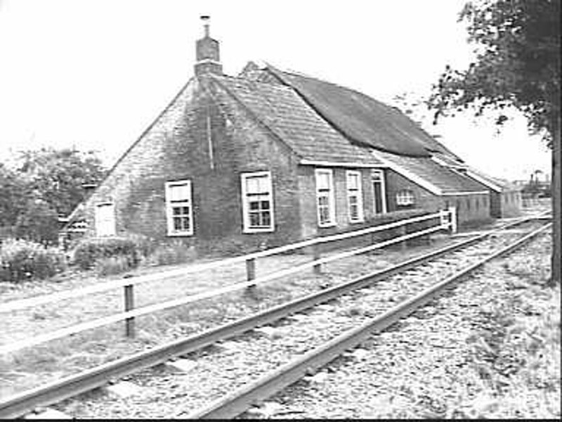 File:Voor- en zijgevel nr. F 204-4 - Peize - 20490776 - RCE.jpg