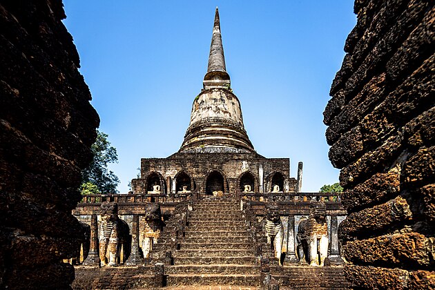 Wat Chang Lom, Si Satchanalai