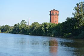 View towards the present-day ul. Rybacka (historically Fischerstraße [12]), with the town's water tower