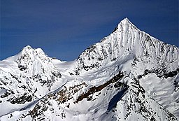 Weisshorn, vy från syd, på vänster sidan syns Schalihorn (3978 m)