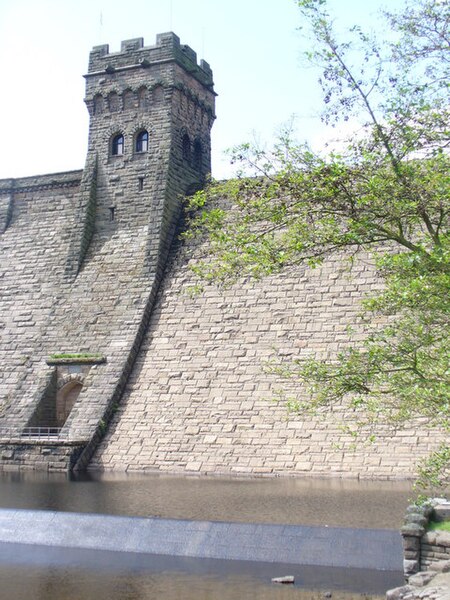 File:West Tower, Derwent Dam - geograph.org.uk - 1329780.jpg