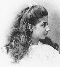 Portrait d'Adrienne Manuela Ramona Jellinek, surnommée Mercédès dont le prénom fut donné à la voiture.