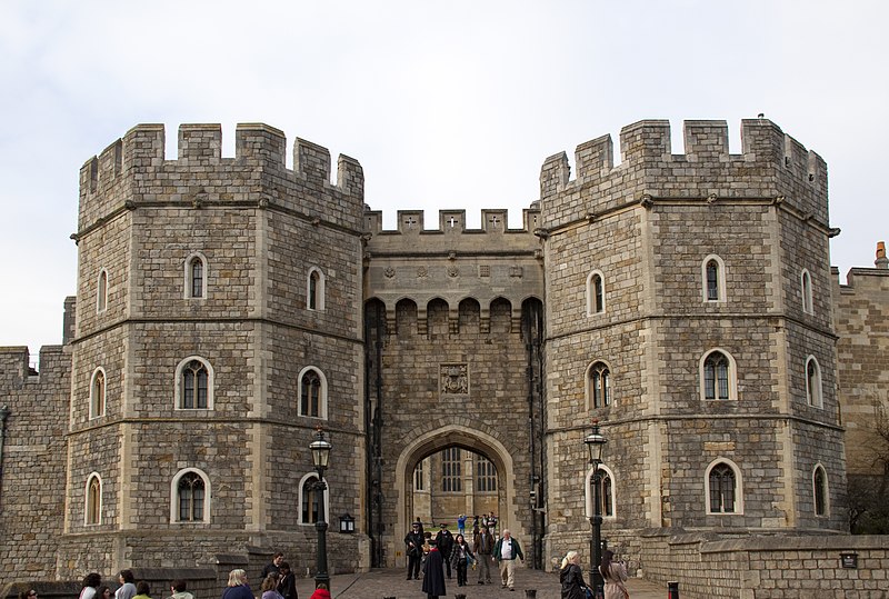 File:Windsor Castle 1 (5547915842).jpg