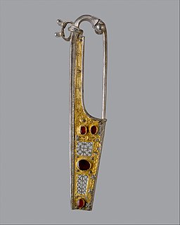 <span class="mw-page-title-main">Brooch</span> Large ornament with a pin fastening
