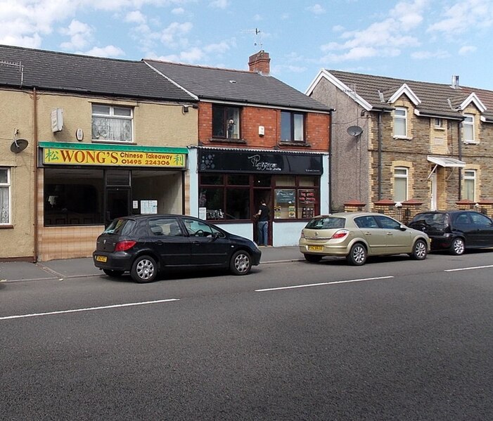 File:Wong's Chinese Takeaway and Plaitform No.5 Hair Studio, Pontllanfraith - geograph.org.uk - 3615697.jpg