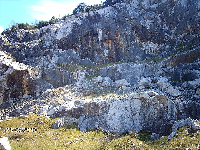 File:YOLUN ALTI SELAHATTİN YILMAZDAN DÜŞTÜ - panoramio - MERMERCİ ÖZGÜR1.jpg