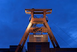 Akşamları Zollverein kömür ocağı.jpg