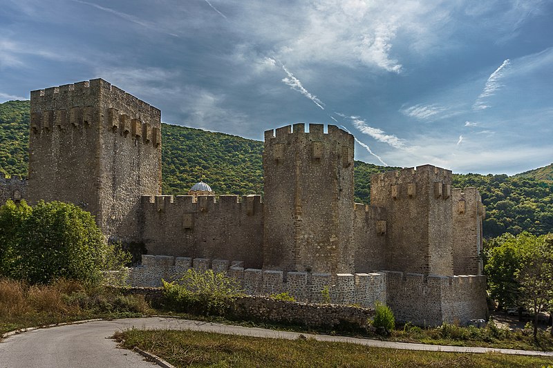 File:Zidine Manastir Manasija.jpg