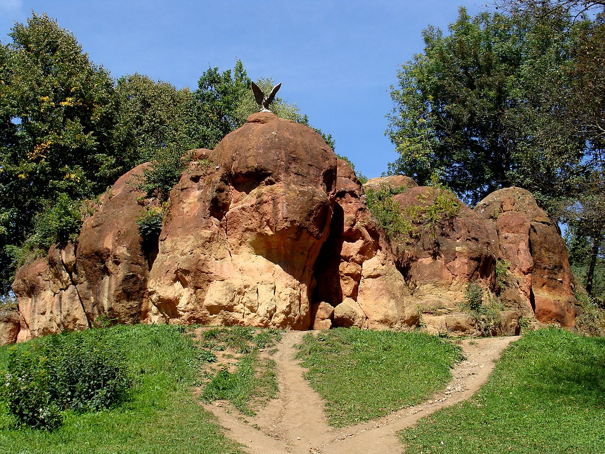 Серые камни в кисловодске фото