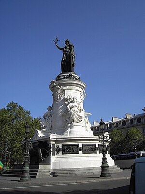 050903 Paris 002 Mme la Republique.JPG