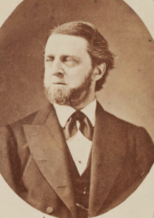 1875 yil Jon Eliot Sanford Massachusets shtatining Vakillar palatasi.png