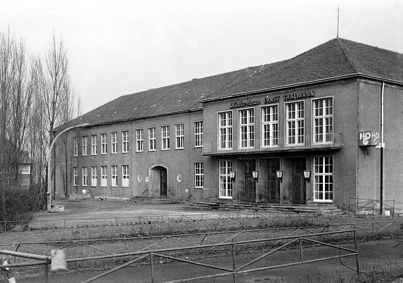 File:19690112120AR Krumpa Lützkendorf Berufsschule+Kulturhaus.jpg
