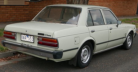 1981 Toyota Corona (XT130) SE sedan (2016-01-04) 02.jpg