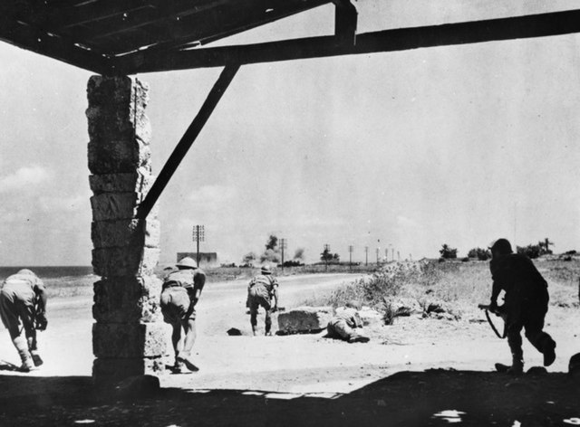 2/5th Battalion troops in action around Khalde, in Syria, July 1941