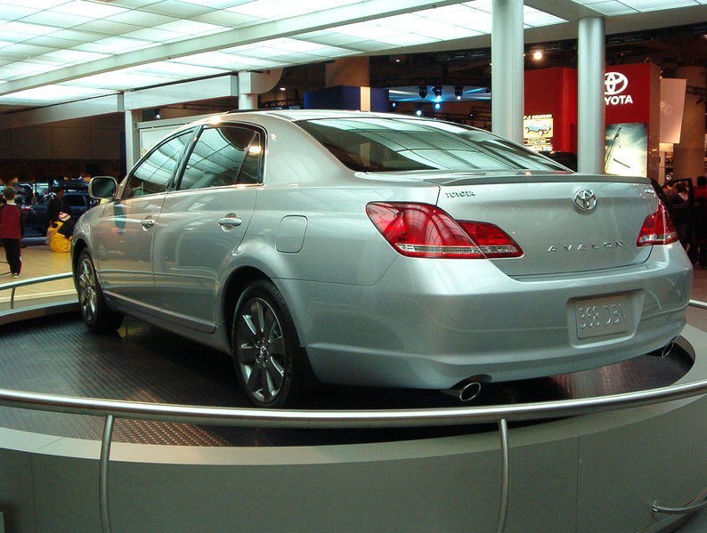 File:2006 Toyota Avalon 01.jpg