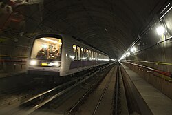 Een metrostel serie 5500 MAAB onderweg op lijn 5 op 16 februari 2013.