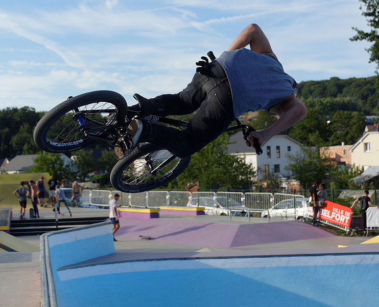 File:2015-08-29 18-27-47 belfort-pool-party.jpg