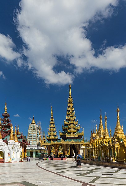 File:2016 Rangun, Pagoda Szwedagon (084).jpg