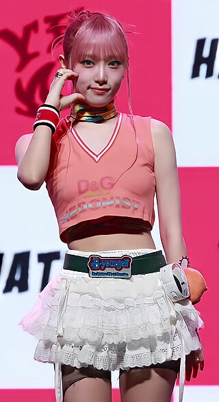 <span class="mw-page-title-main">Choi Ye-na</span> South Korean singer (born 1999)