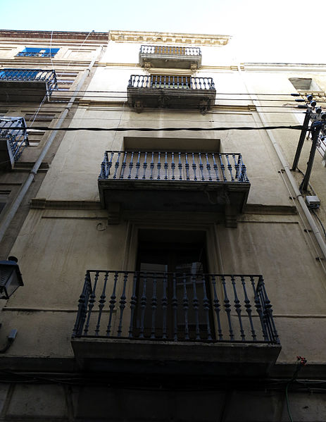 File:425 Edifici al carrer de la Ciutat, 4 (Tortosa).JPG
