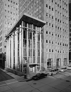 Entrada al edificio ALCOA (Pittsburgh).jpg