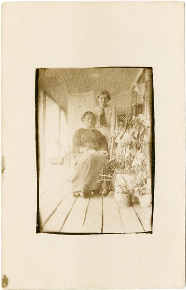 File:Agnes Adelaide and Aube Kathleen Jessie Donaldson 1916.tif